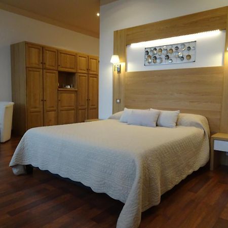 Hotel La Guimbarde Morteau Esterno foto