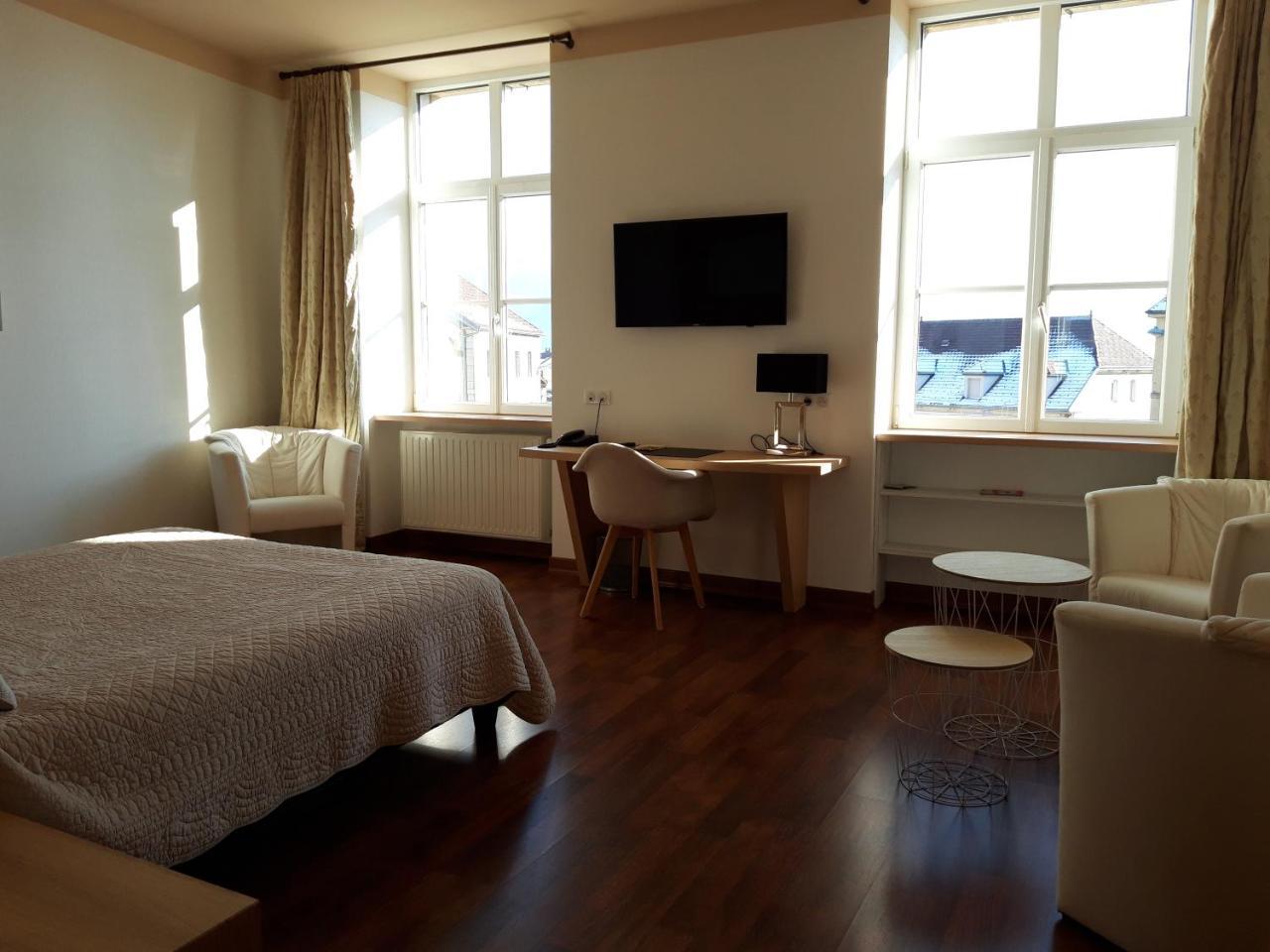 Hotel La Guimbarde Morteau Esterno foto