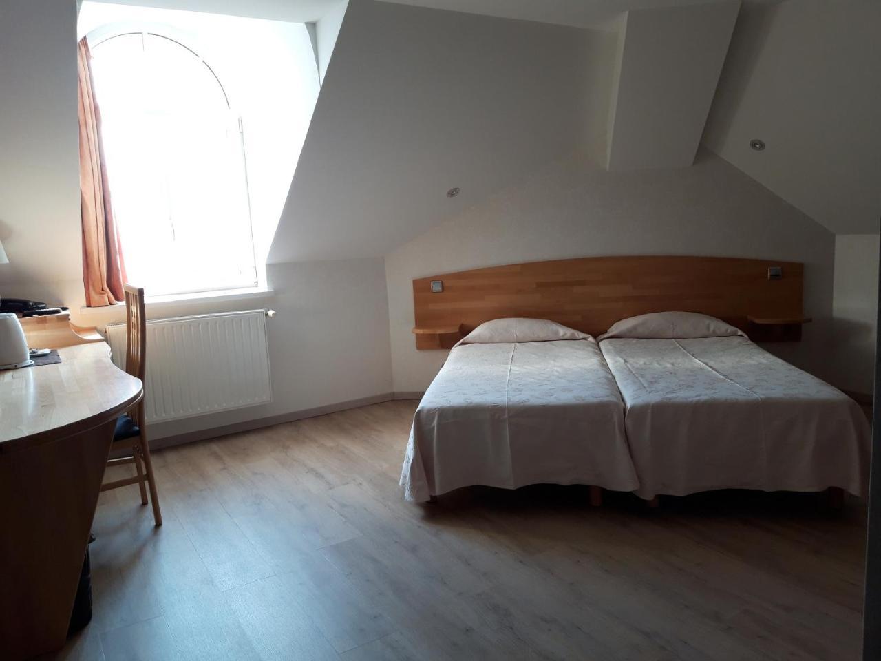 Hotel La Guimbarde Morteau Esterno foto