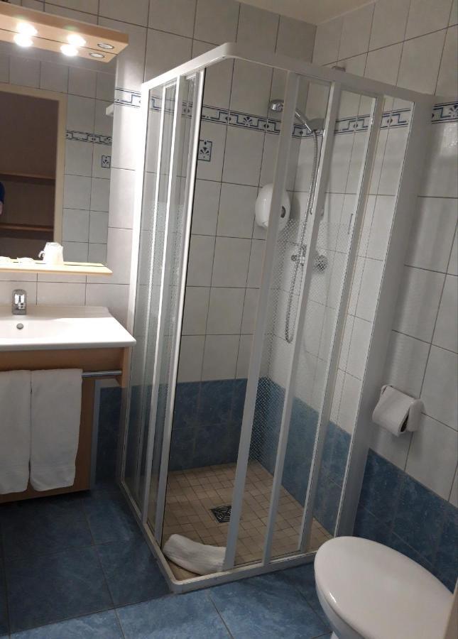 Hotel La Guimbarde Morteau Esterno foto